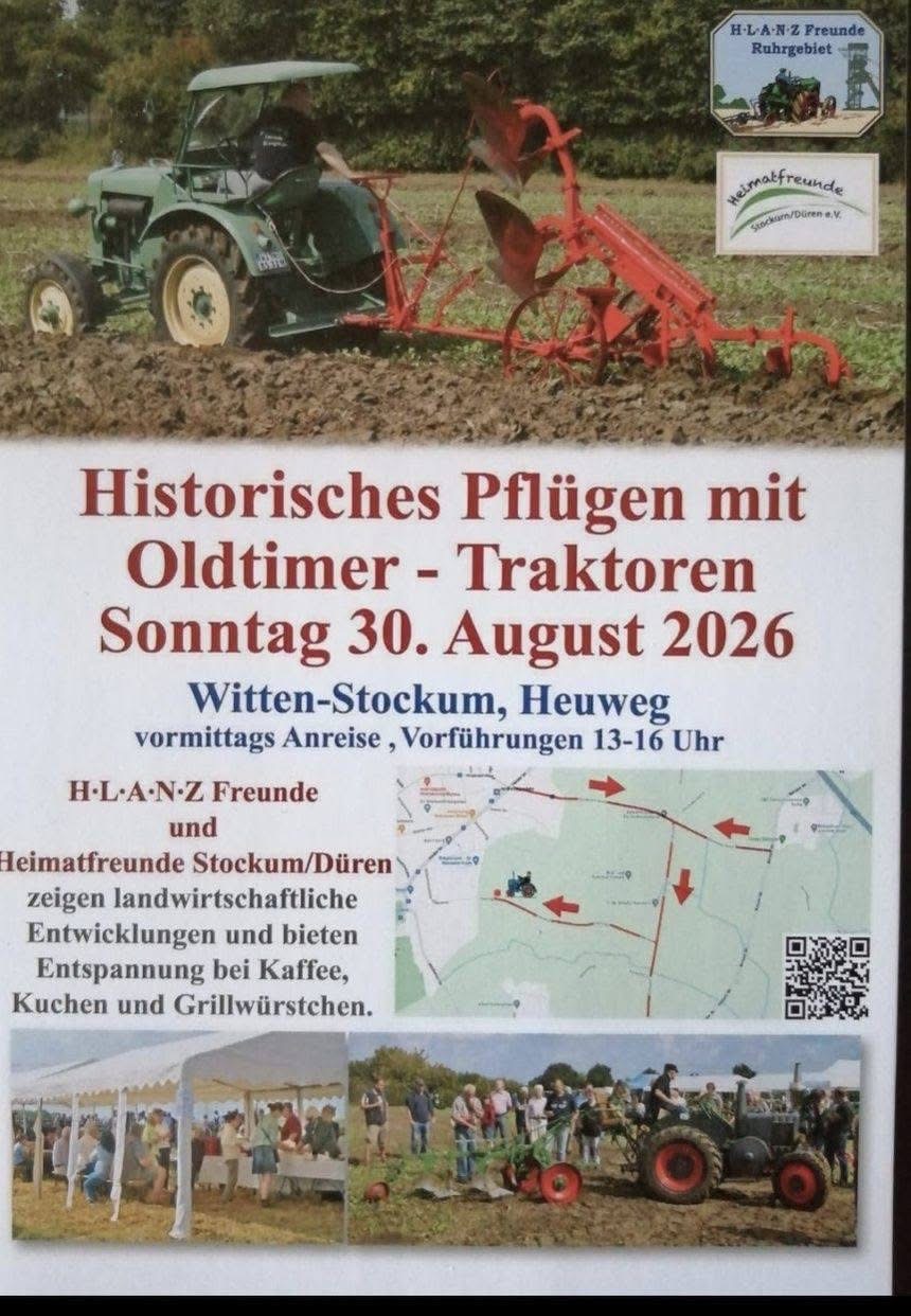 Historisches Pflügen mit Oldtimer - Traktoren